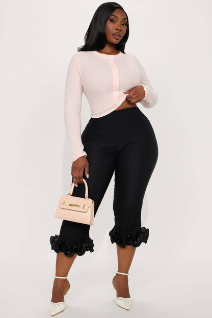 RUFFLE HEM CAPRI PANTS